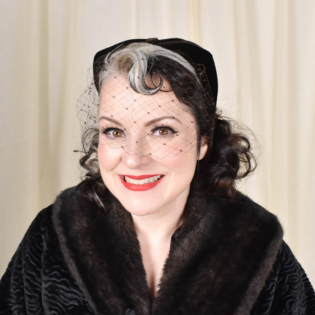 1950s Brown Velvet Vintage Crescent Hat – Cats Like Us display picture 1