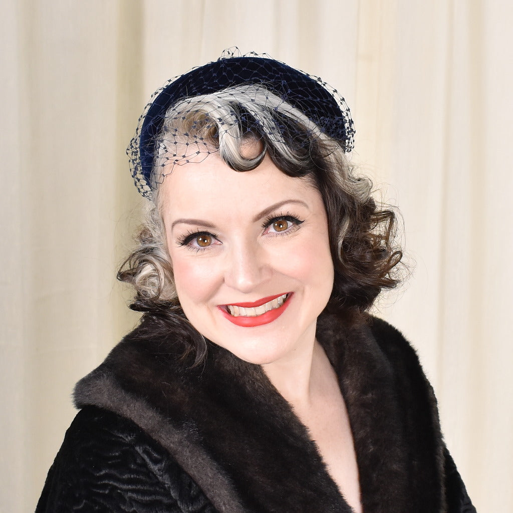 1950s Navy Velvet Netting Vintage Hat – Cats Like Us display picture 2