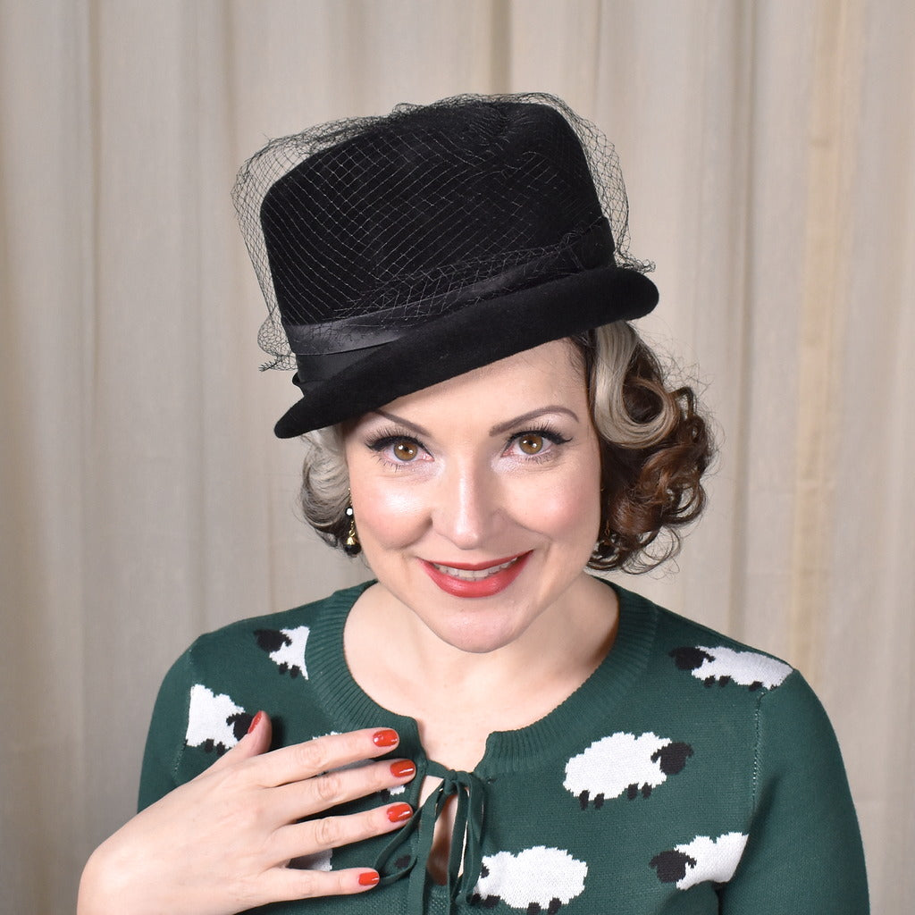 1960s Black Velour Vintage Pillbox Hat – Cats Like Us display picture 3
