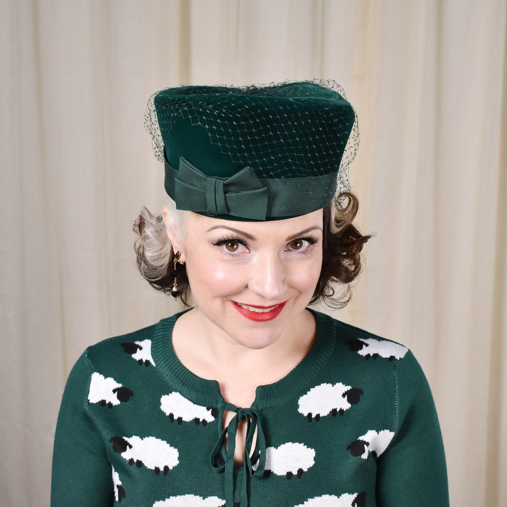 1960s Green Velvet Vintage Pillbox Hat – Cats Like Us display picture 3