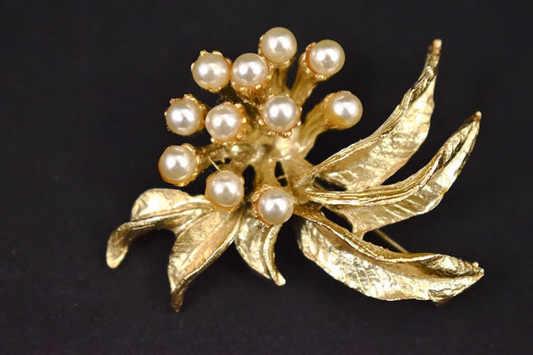 Asymmetrical Pearl Leaf Brooch Cats Like Us