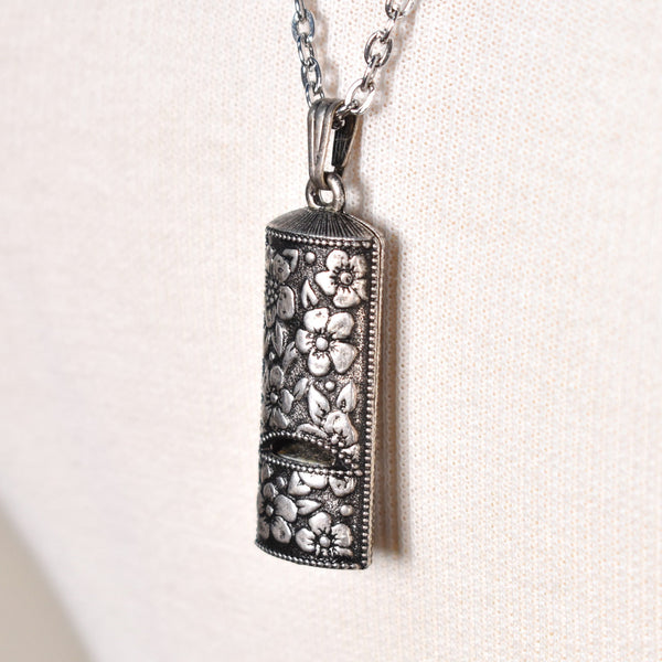 Avon Silver Note Necklace Cats Like Us
