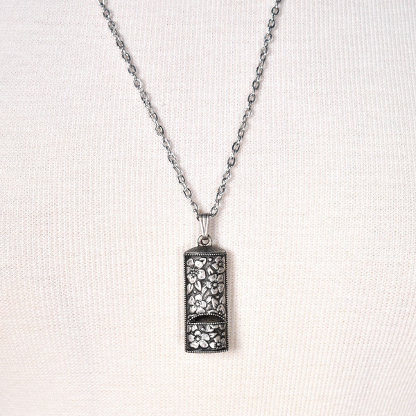 Avon Silver Note Necklace Cats Like Us