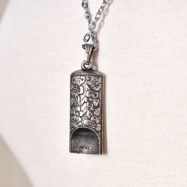 Avon Silver Note Necklace Cats Like Us