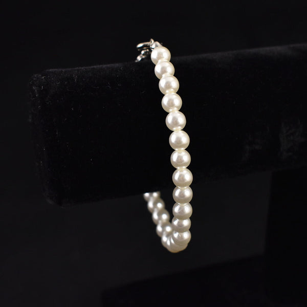 Close White Pearls Bracelet Cats Like Us