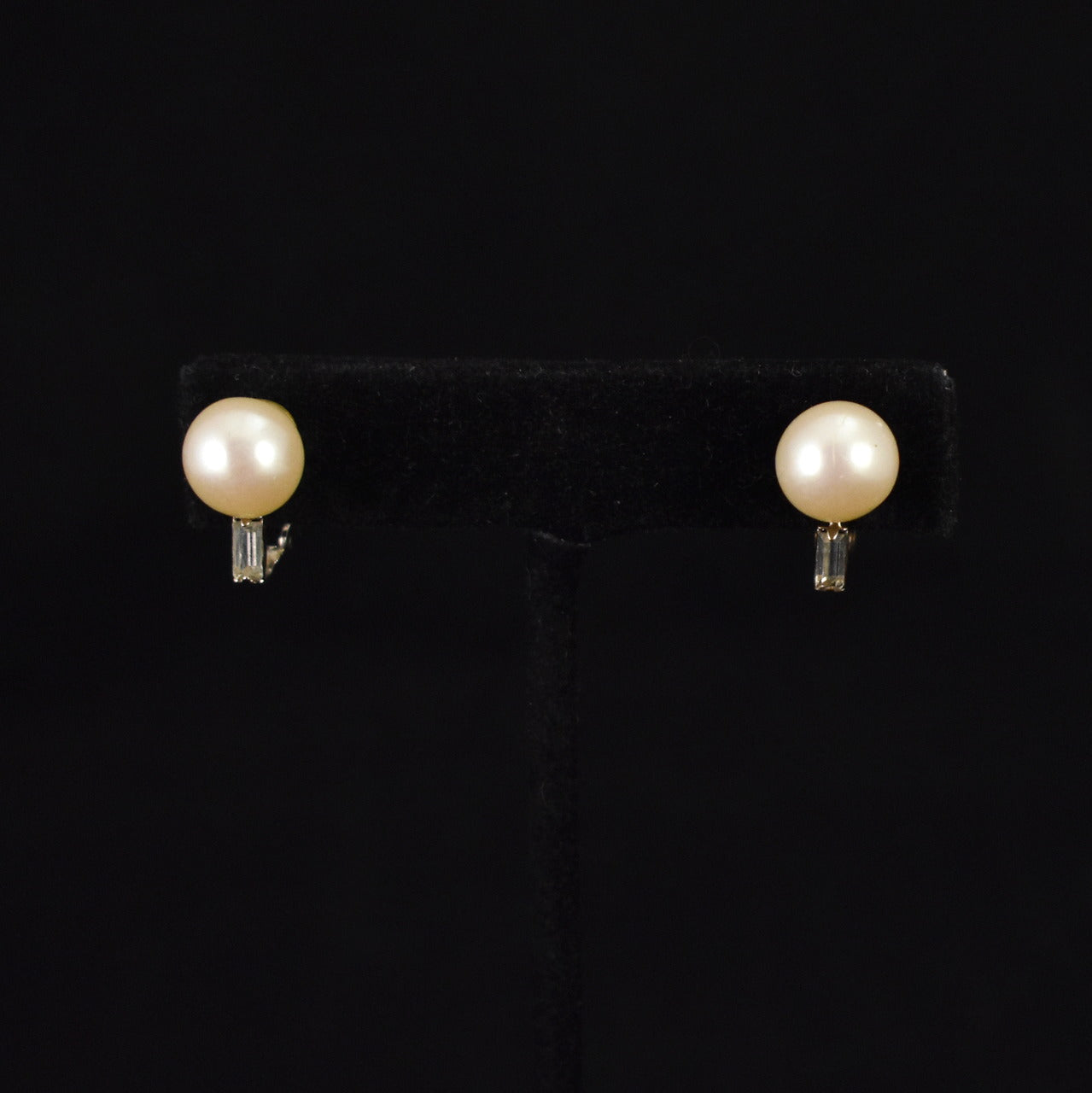 Simple Pearl Bead Earrings w/ Baguette Rhinestone