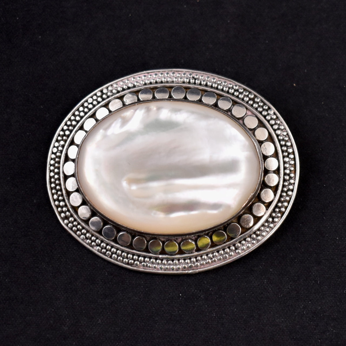 Fashion Jewelry Pearl-Trim Logo Brooch in Silver and Pearl Chanel Classic Silver CC Pearl Brooch | LAR Vintage main image 3