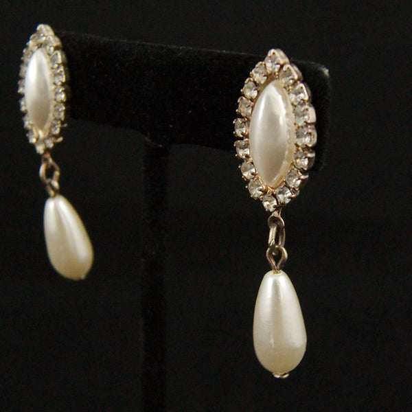 Dramatic Teardrop Pearl Earring Cats Like Us