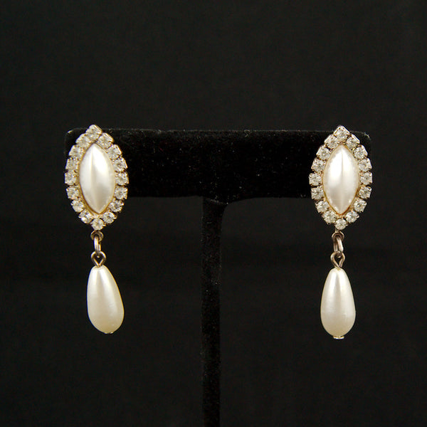 Dramatic Teardrop Pearl Earring Cats Like Us