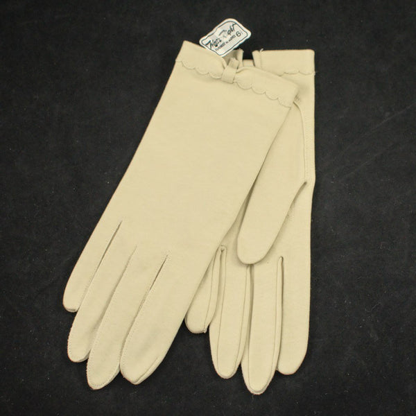 NOS Cream Scallop Bow Gloves Cats Like Us