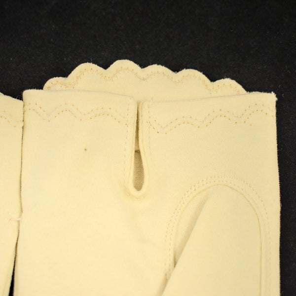 NOS Cream Scallop Gloves Cats Like Us