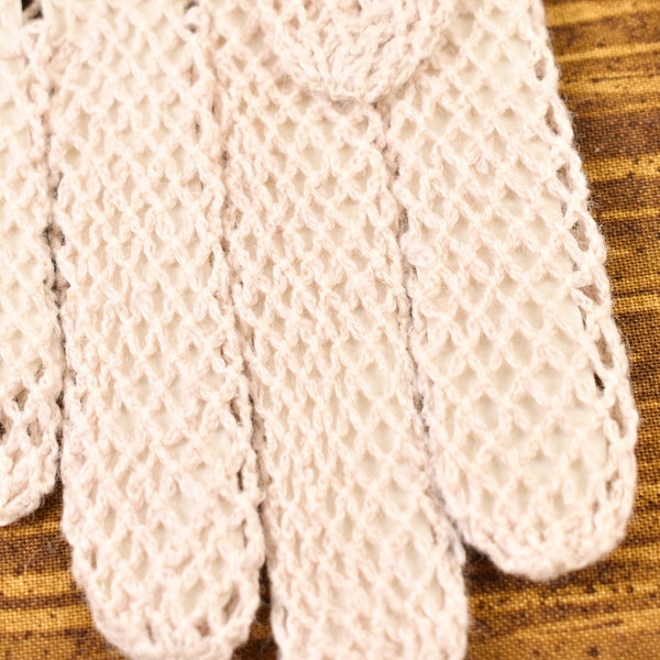 NWT Short Cream Crocheted Scalloped Vintage Gloves Cats Like Us