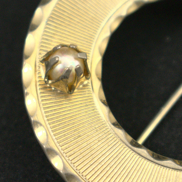 Pearl & Gold Circle Vintage Brooch Cats Like Us