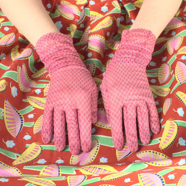 Short Raspberry Net Gloves Cats Like Us