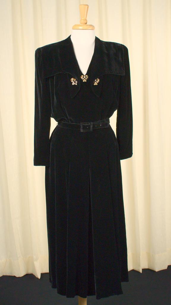 Vintage 1940s Black Velvet Collar Dress by Miss Mrs XL – Cats Like Us