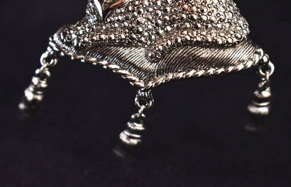 Vintage Avon Regal Cat Brooch Pin Cats Like Us