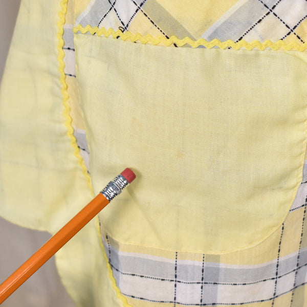 Vintage Gray & Yellow Plaid Scallop Daisy Apron Cats Like Us