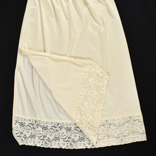 Vintage Off White Half Slip Slit W26-40 Cats Like Us