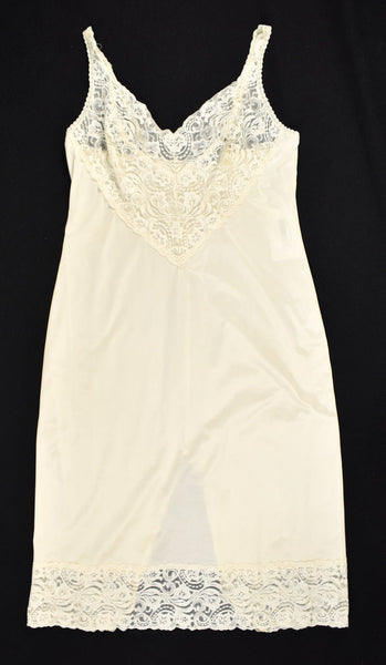 Vintage Off White Lacy Bust Full Slip Cats Like Us