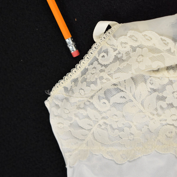 Vintage Off White Plain Lace Bust Slip Cats Like Us