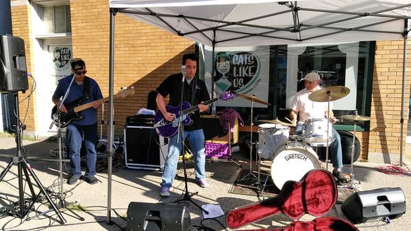 2019/07/17 | Lower Town Trio Rockin' CLU at the CanalFest Car Show!