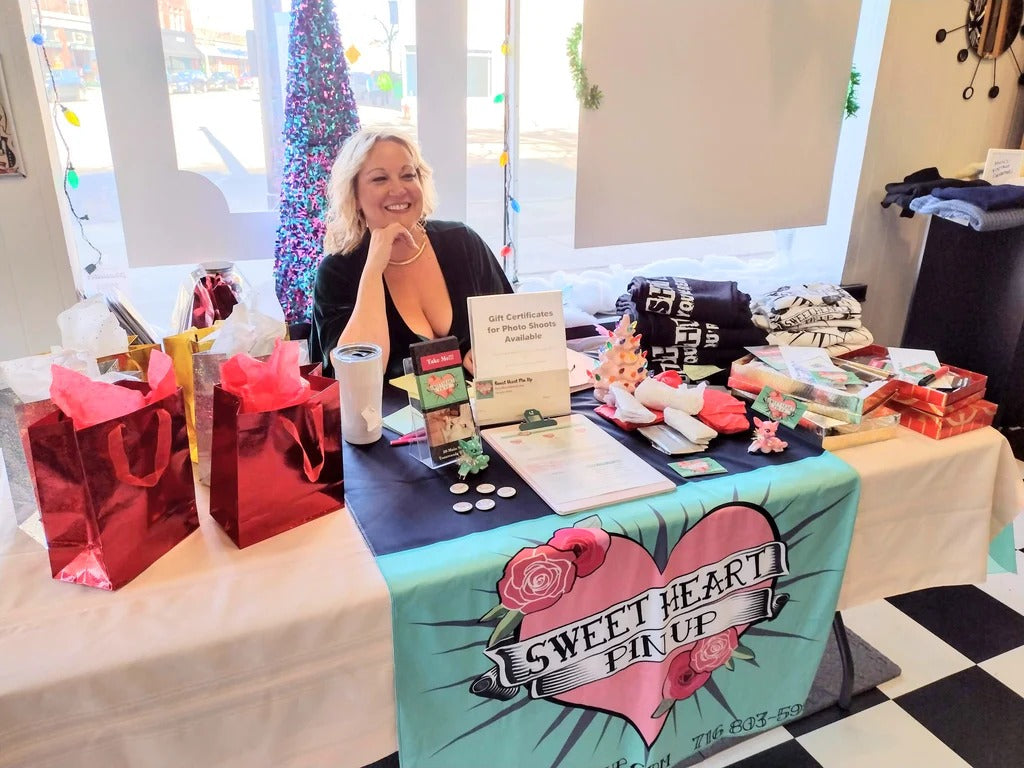 2023/11/25 | Small Business Saturday with Sweet Heart Pin Up!