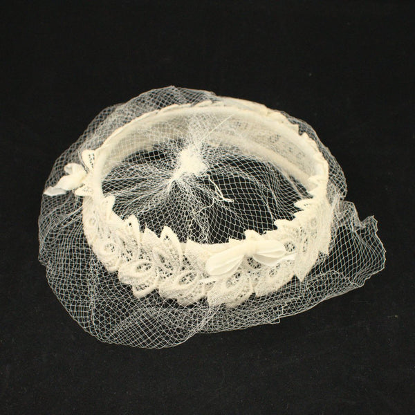 1950s White Lace Fascinator Hat Cats Like Us