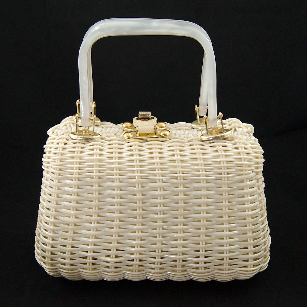 Vintage 1950’s outlet pearl lucite & wicker box purse in super condition!