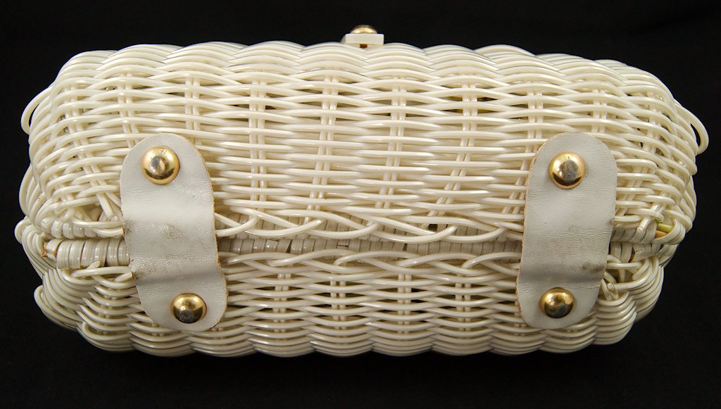 Vintage 1950’s order pearl lucite & wicker box purse in super condition!