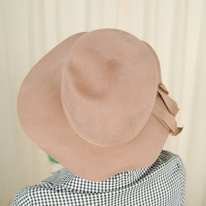 1960s Tan Wool Hat w Bow Cats Like Us