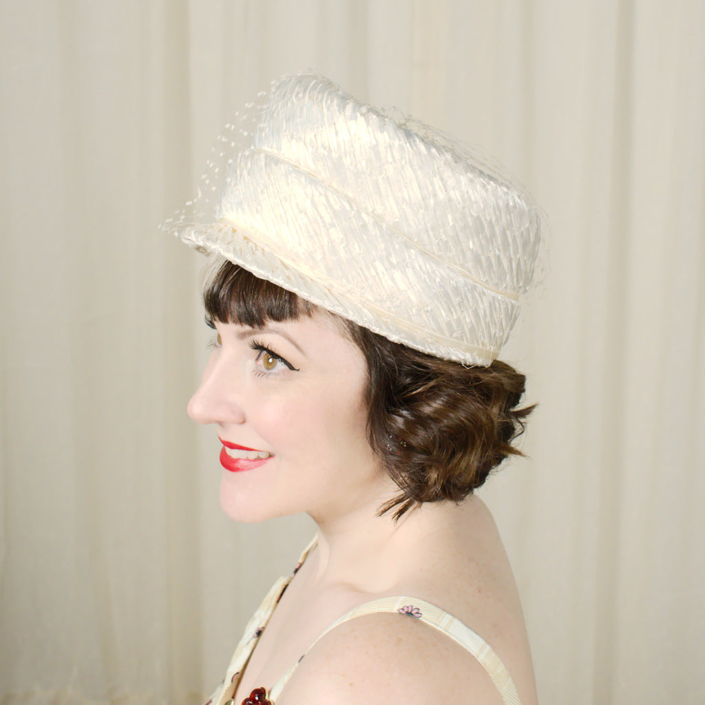 1960s Vintage Cream Raffia Pillbox Hat – Cats Like Us display picture 1