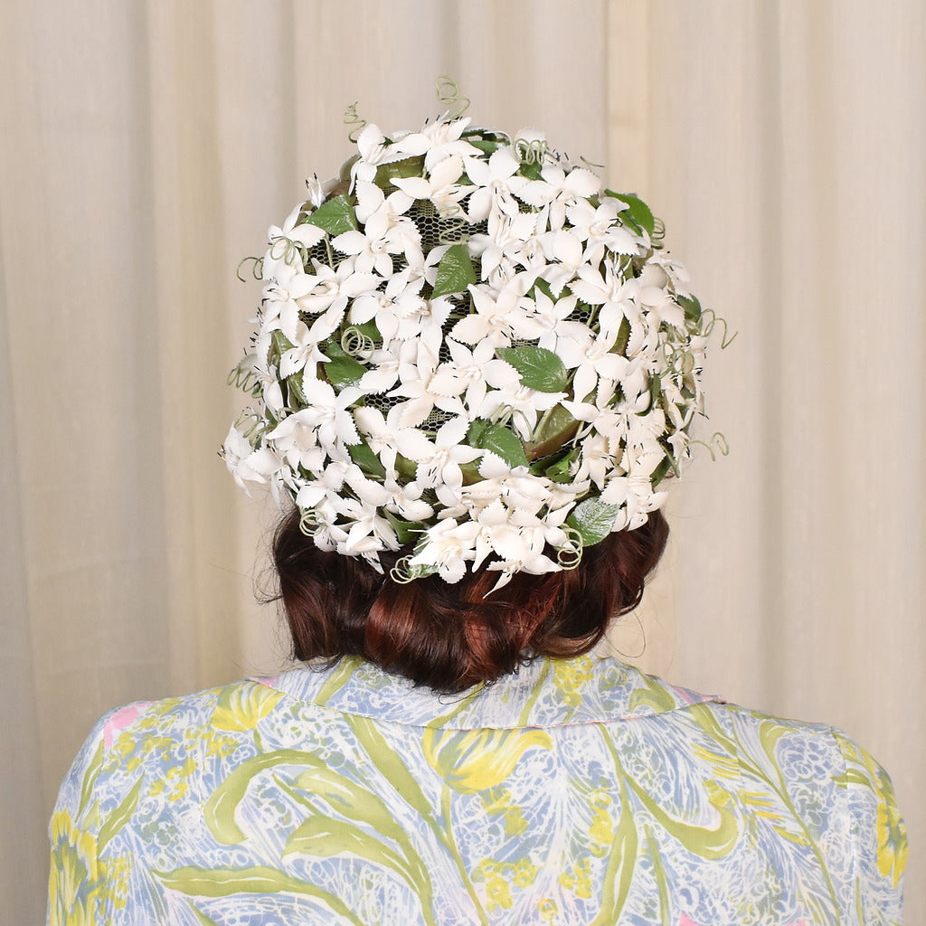 1960s White Floral Bonnet Hat – Cats Like Us display picture 1