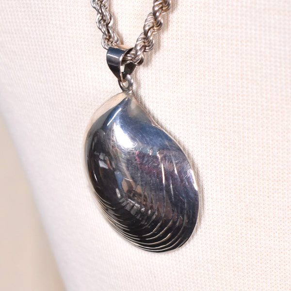 Sterling Silver Shell Pendant Necklace & Chain