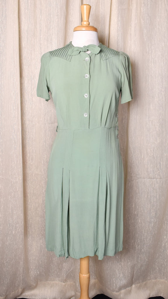1940s Celery Green Shirt Dress Cats Like Us 1940s Celery Green Shirt Dress Cats Like Us