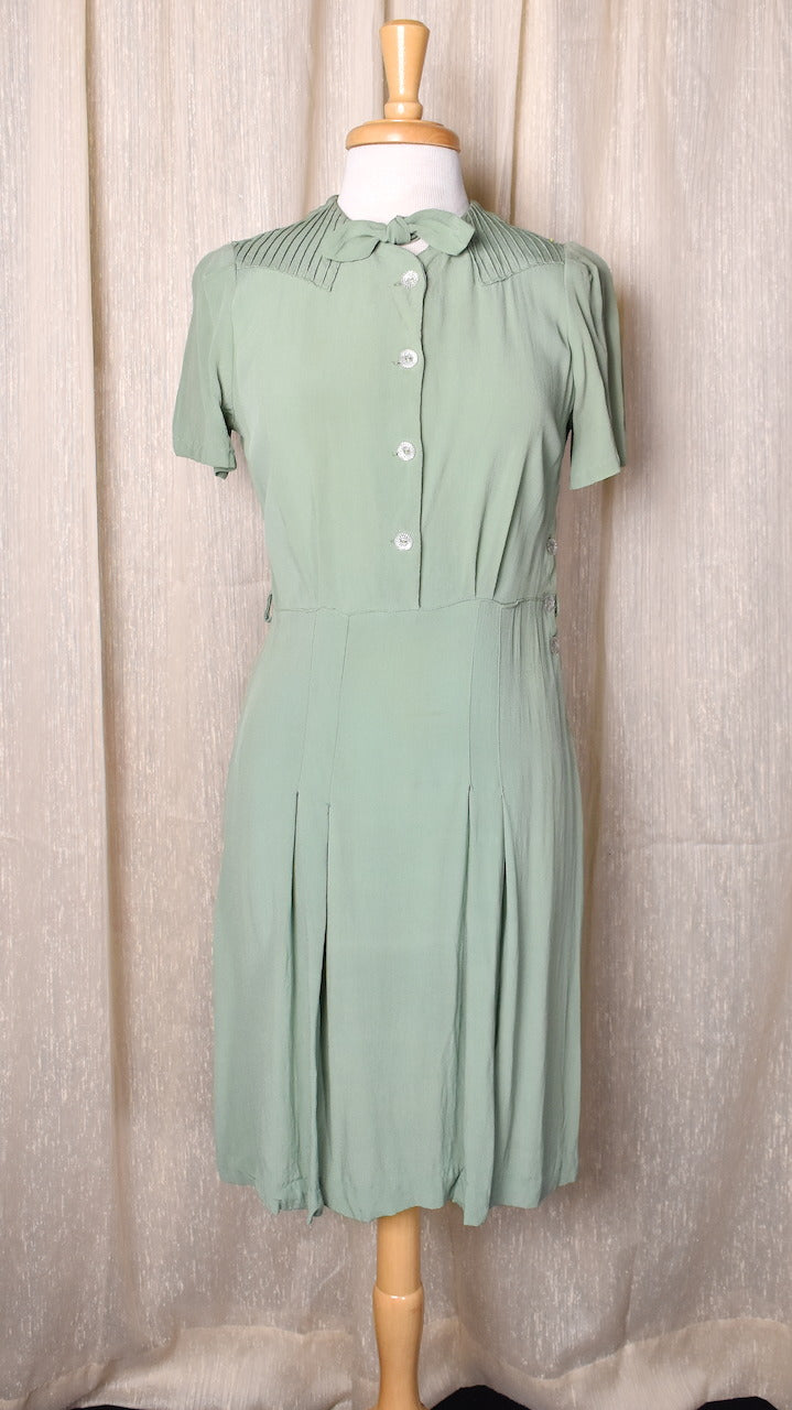 1940 shirt dress 1940s summer outfit @weekenddoll sent me their darling Katherine Shirt Dress in Teal and it's the ultimate summer dress for day dates or traveling because it has POCKETS and an adjustable