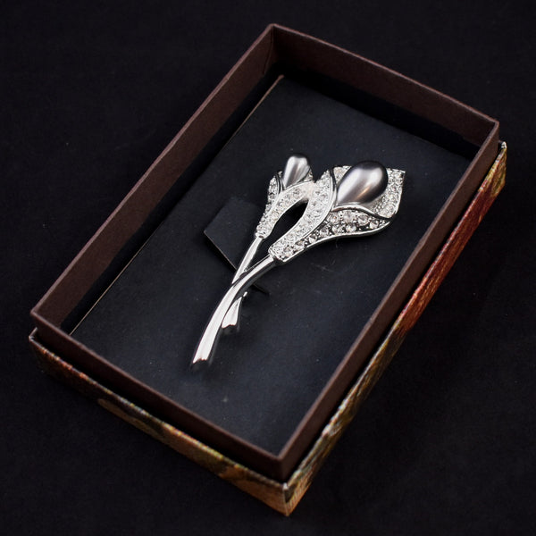 NIB Rhinestone & Pearl Calla Lily Brooch