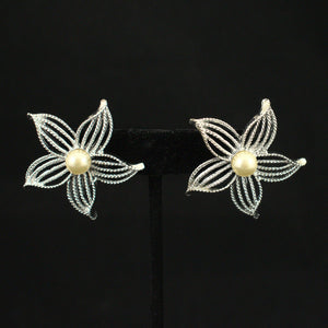 Pinwheel Flower & Pearl Vintage Earring Cats Like Us