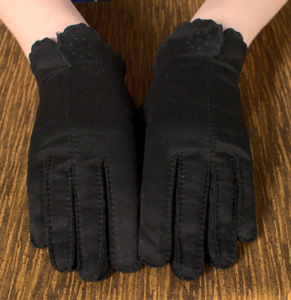 Short Black Emb Scallop Gloves Cats Like Us