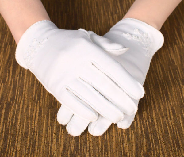 Short White Beaded & Emb Gloves Cats Like Us