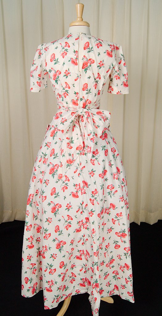 Vintage 1930s Petunia Floral Gown Womens Dress by Lord & Taylor Fifth Ave MED Cats Like Us Vintage 1930s Petunia Floral Gown Womens Dress by Lord & Taylor Fifth Ave MED Cats Like Us