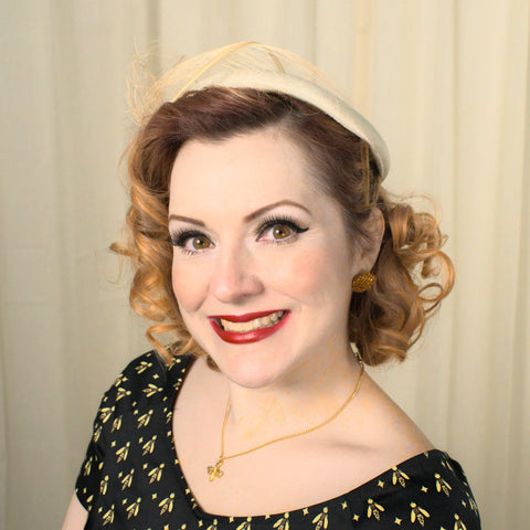 Vintage 1950s Off White Feather Hat Cats Like Us