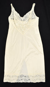 Vintage Off White Lacy Bust Full Slip Cats Like Us