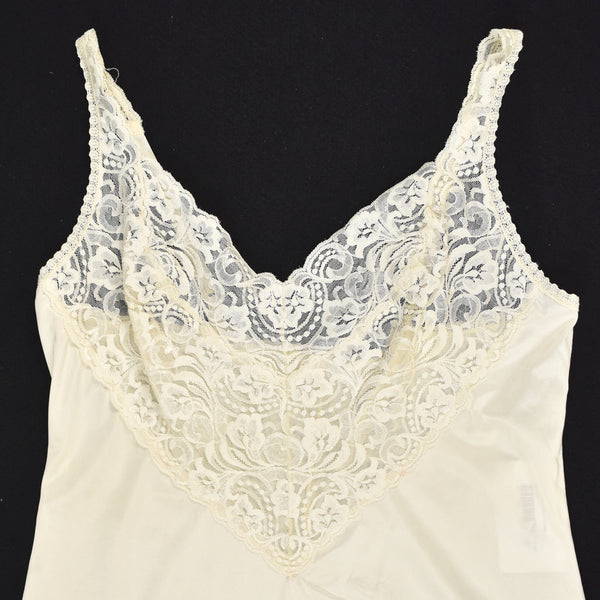 Vintage Off White Lacy Bust Full Slip Cats Like Us