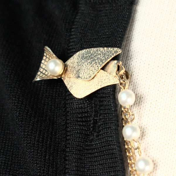 Vintage  Pearl & Bow Sweater Clips Cats Like Us