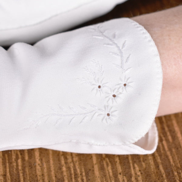 White Embroidered Daisy Vintage Gloves Cats Like Us