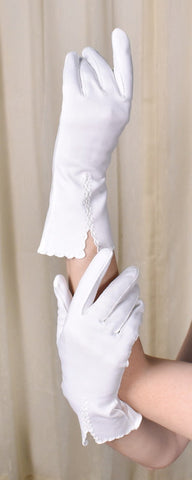 White Knot & Scallop Vintage Gloves Cats Like Us