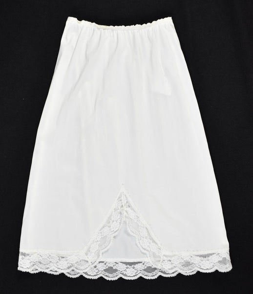 White Scallop Lace Bow Slip W22-30 Cats Like Us